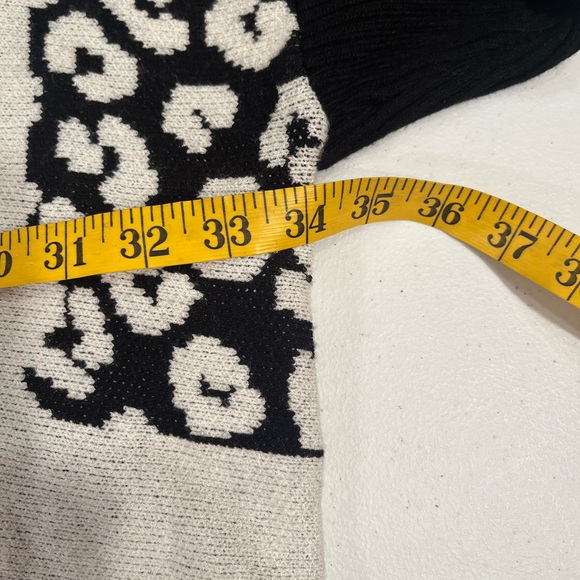 Ruby Rd Woman Sweater. V neck One size fits most - Picture 4 of 12